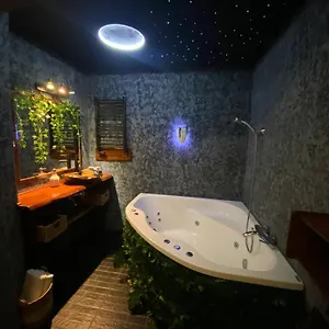 https://magic-wawel-castle-apartments.krakowhotelspoland.com
